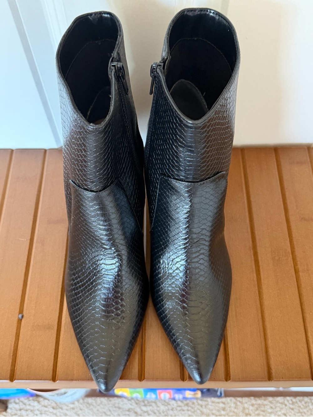 Rebecca Minkoff Pointed Toe Black Snake-Embossed Ankle Boots size 9.5 - Picture 4 of 6